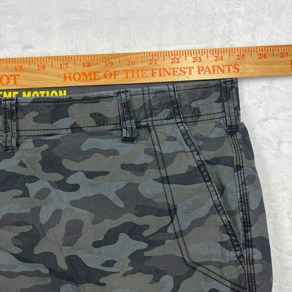 Lee Cargo Shorts Mens 50 Gray Camo Extreme Motion Stretch Performance Utility - Picture 7 of 12